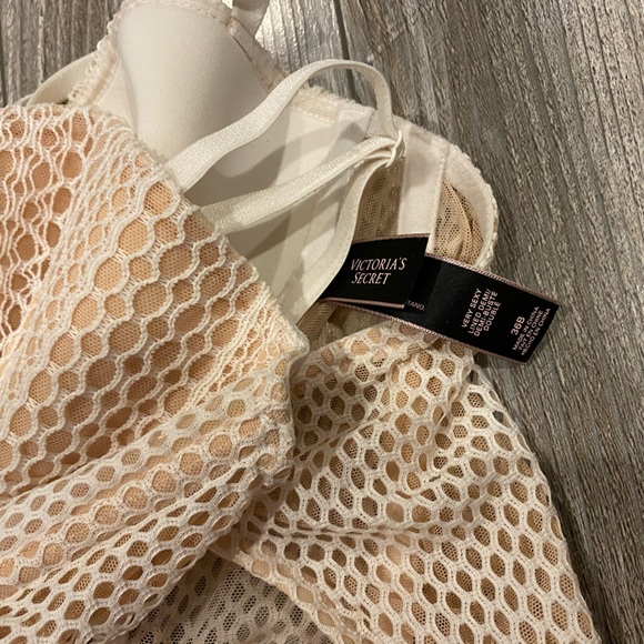 Victoria’s Secret Laced Corset-style Bra (Size 36B) - Picture 6 of 6